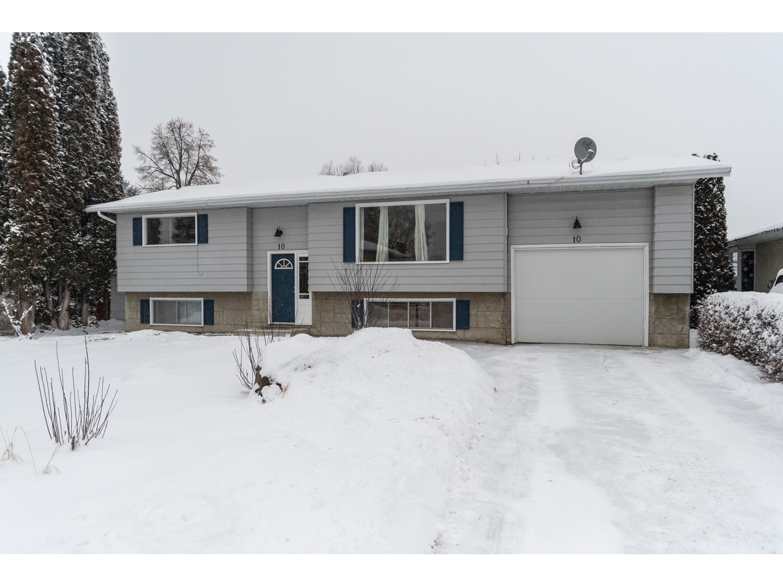 House at 10 BLAIRMORE PL